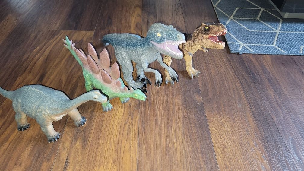 Figurki dinozaurów