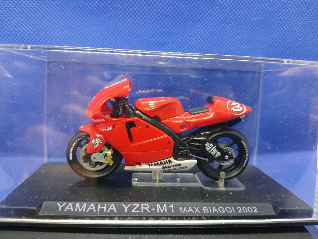 Miniaturas escala  1/24 Moto GP 9 modelos diferentes