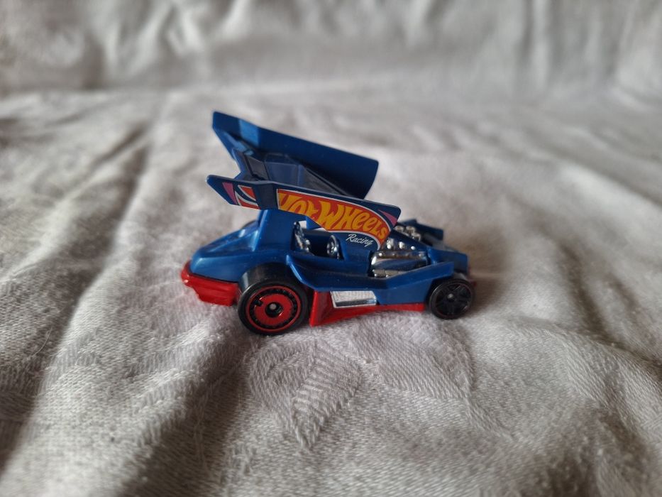 Samochodzik Hot Wheels Dirty Outlaw