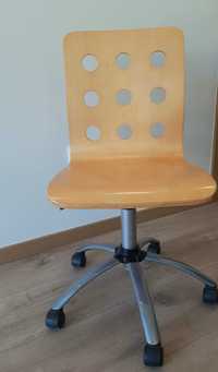 Cadeira de madeira giratória e ajustável