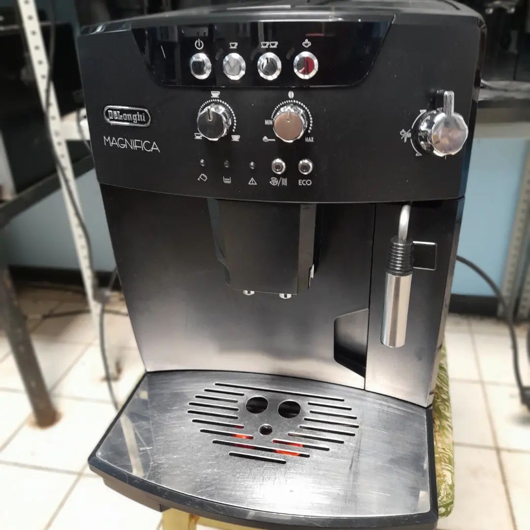 Кавоварка/кофемашина Delonghi Magnifica