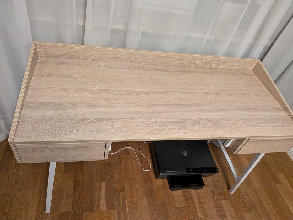 Biurko konsola na komputer