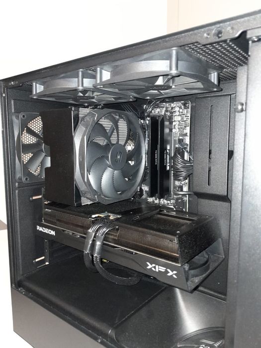 Komputer gamingowy/ ryzen 5/ rx 9070 xt