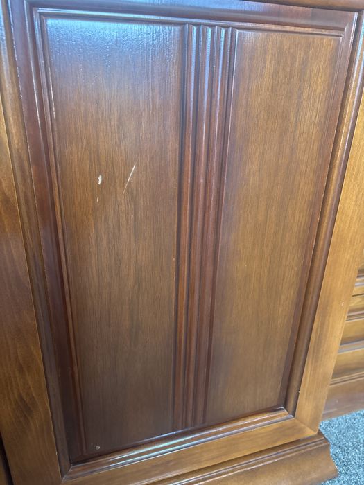 Kredens z drewna czeresniowego firmy klose