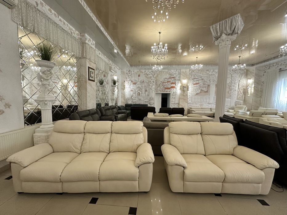Розкішні шкіряні дивани 2-ка і 3-ка в білому кольорі з механізмом