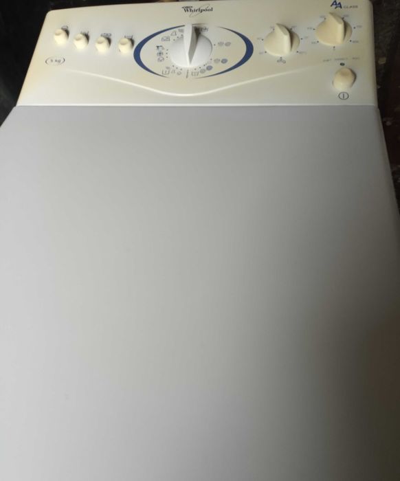 Продаю стиральную машинку Whirlpool у доброму стані