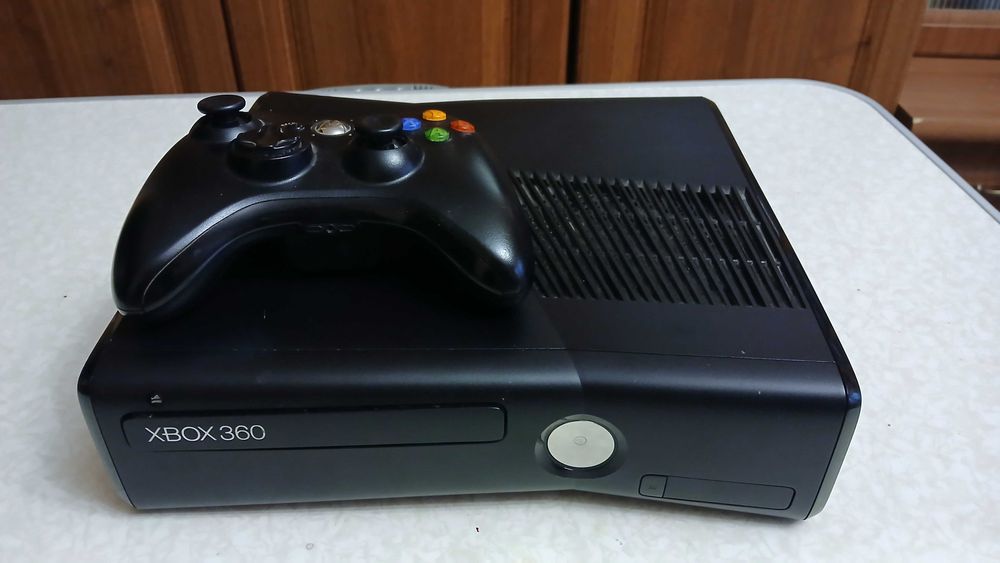 Приставка Xbox 360s