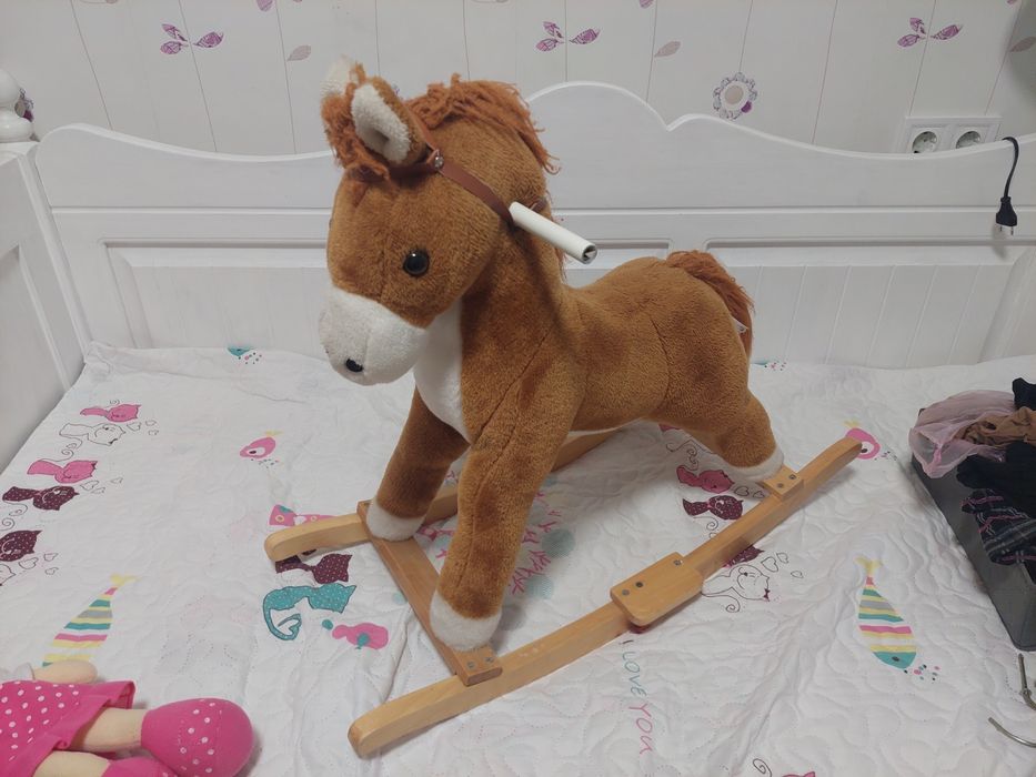 Дитячий коник-гойдалка