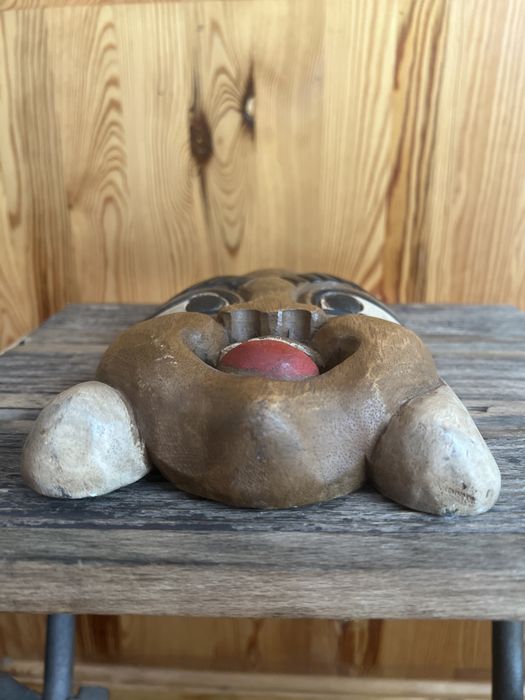 Sprzedam maskę (płaskorzeźba) wykonaną z drewna.