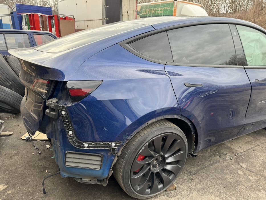 Tesla model Y Крило заднє зaдня четвертина кузова