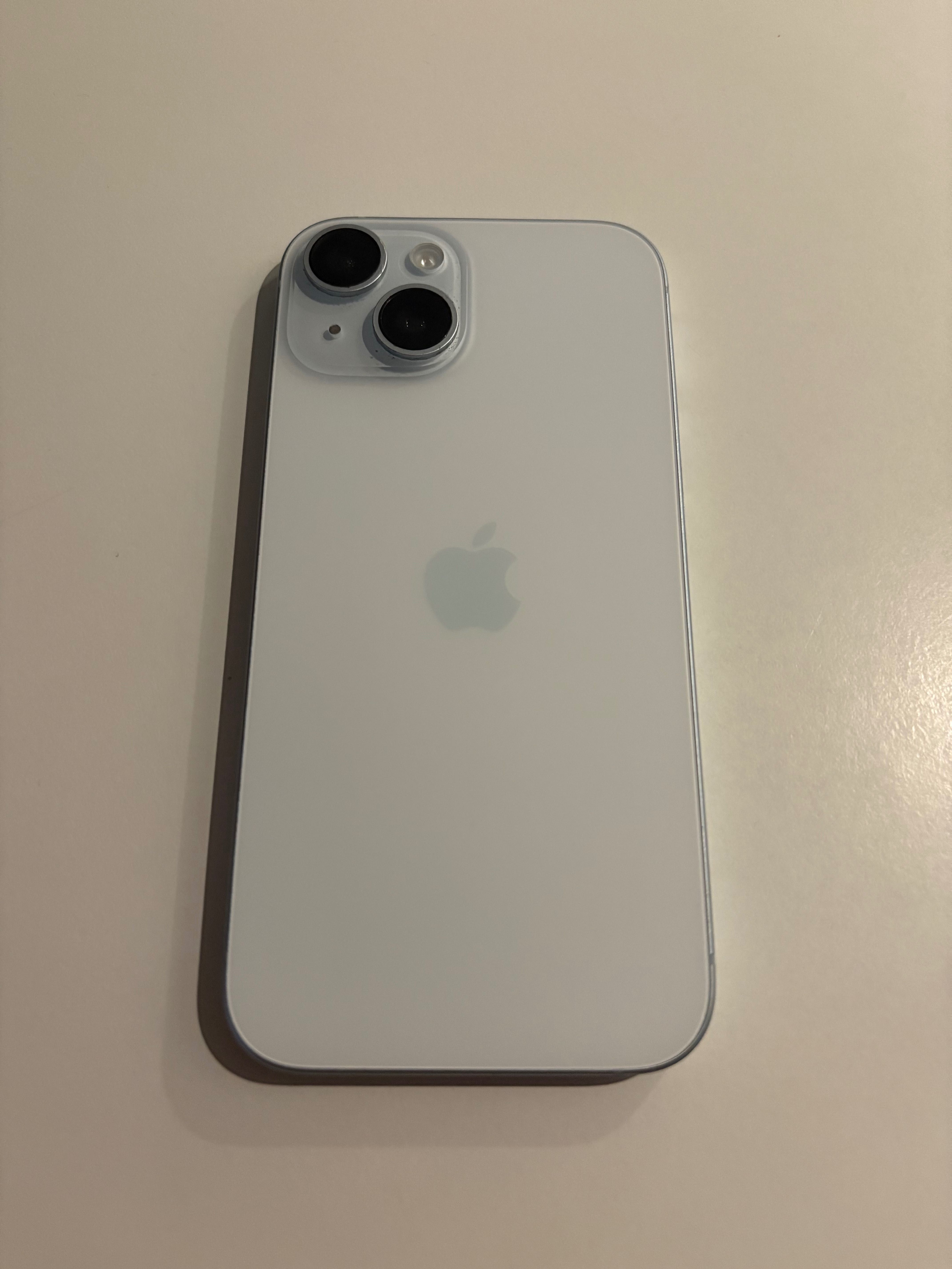 iPhone 15  256GB