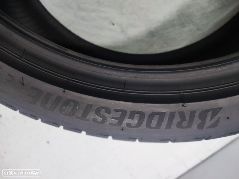 2 pneus semi novos 235-40r19 bridgestone - oferta dos portes