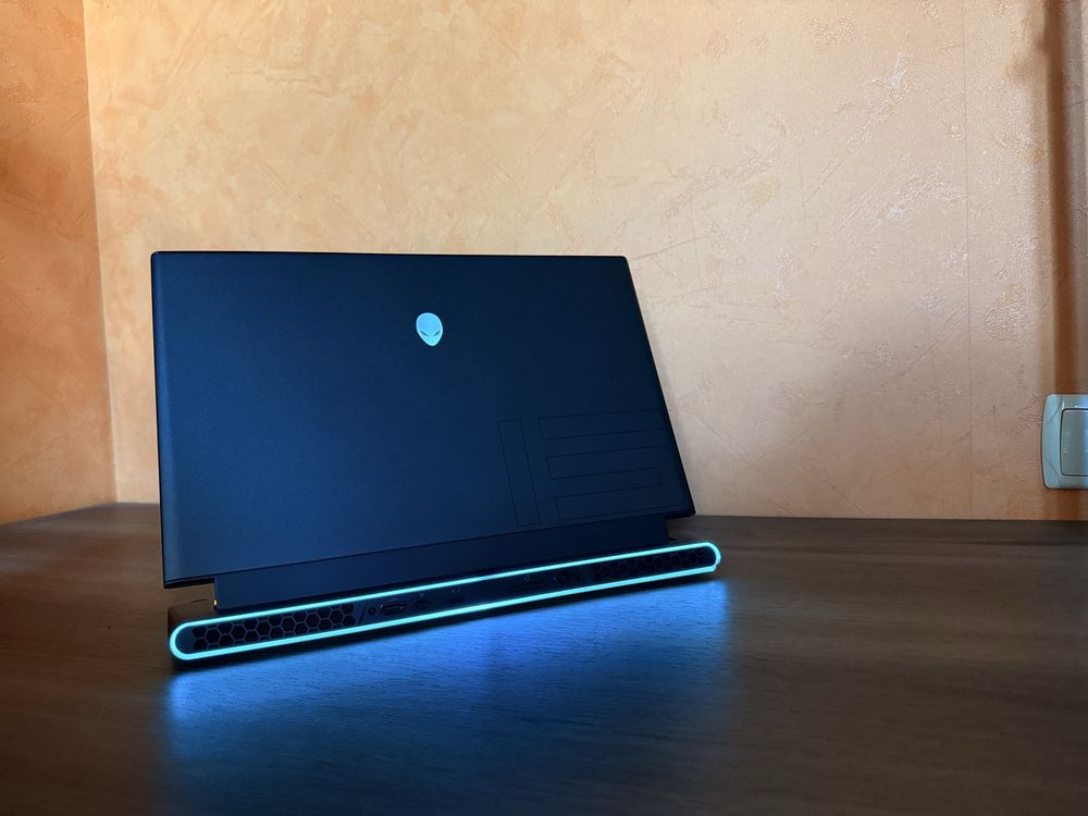 ІГРОВИЙ DELL ALIENWARE(Core i7-10750/RX5500M/144HZ IPS/16D4/512SSD)