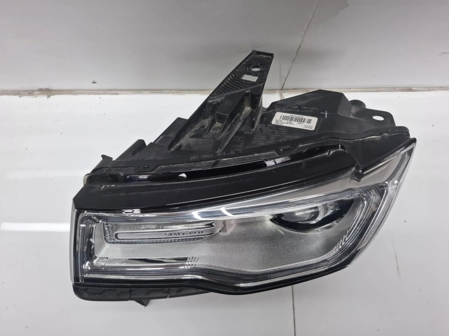 LEWA LAMPA PRZEDNIA PRZÓD JEEP GRAND CHEROKEE WK2 XENON 14-