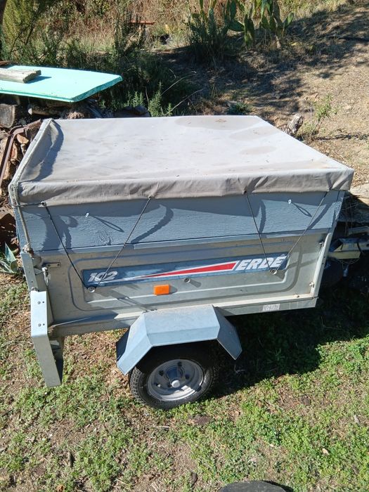 Atrelado pequeno usado