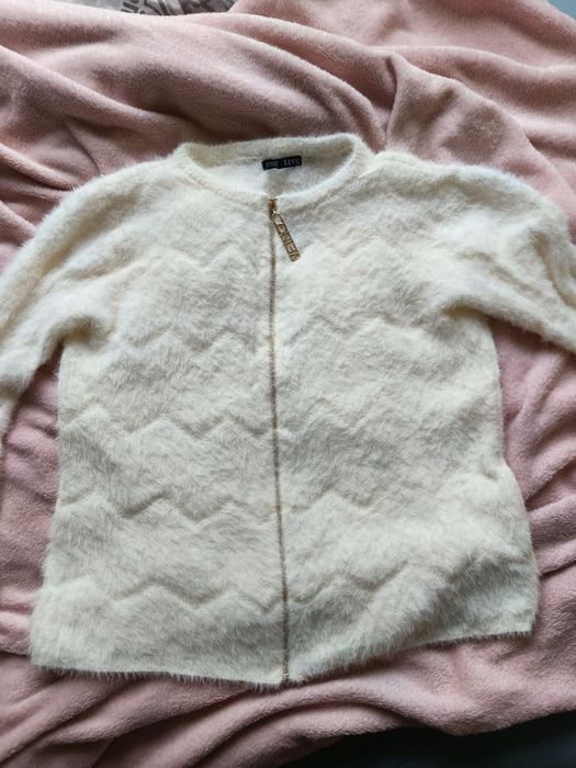 Sweter damski biały/kremowy/beżowy rozpinany złoty zamek
