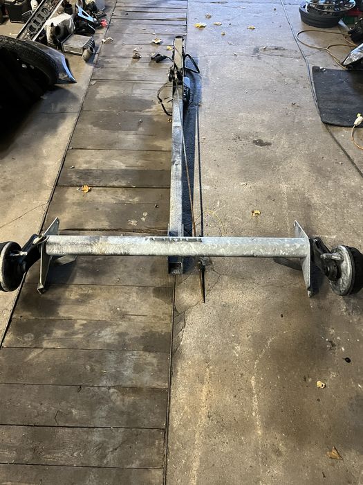 Oś do przyczepy 1350kg+ dyszel