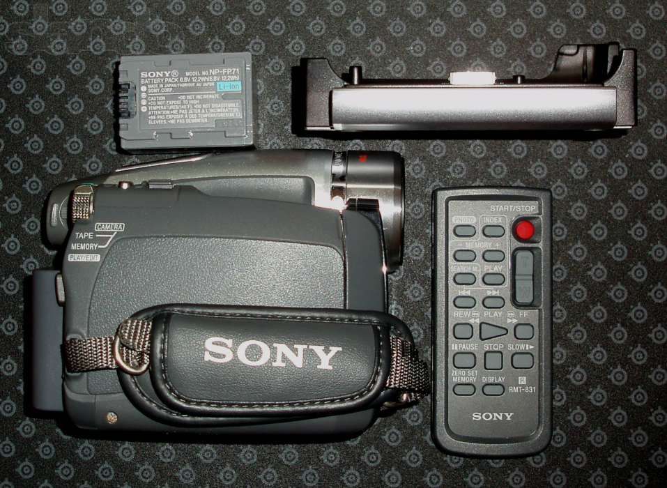 Видеокамера Sony DCR-HC96E