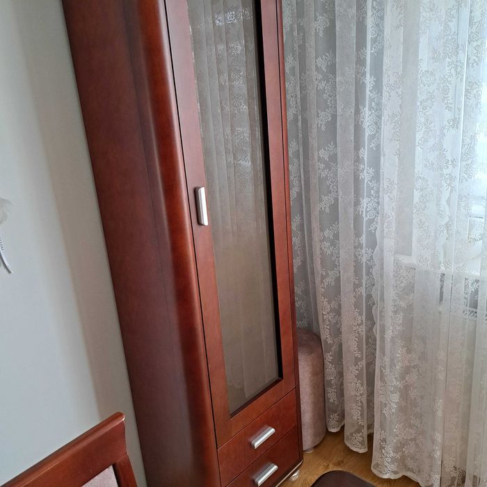 Sprzedam drewniana komodę i witryne