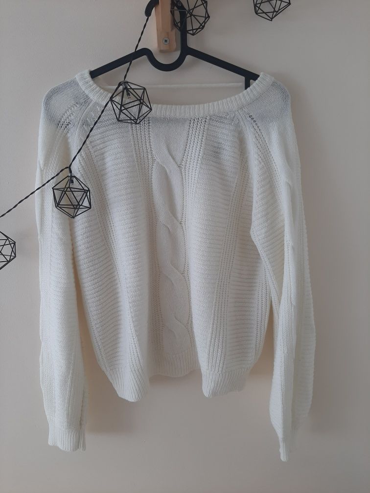 sweter z dekoldem na plecach S