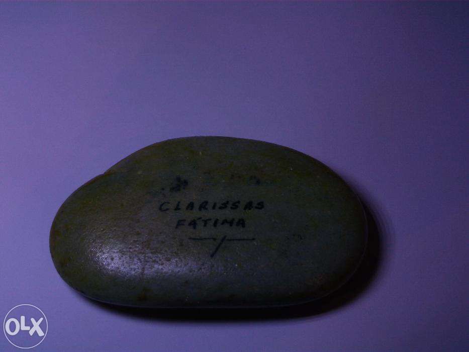 Pedra pintada pelas Clarissas