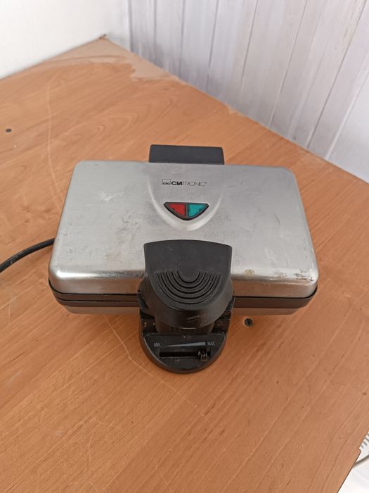 Продам нову вафельницю