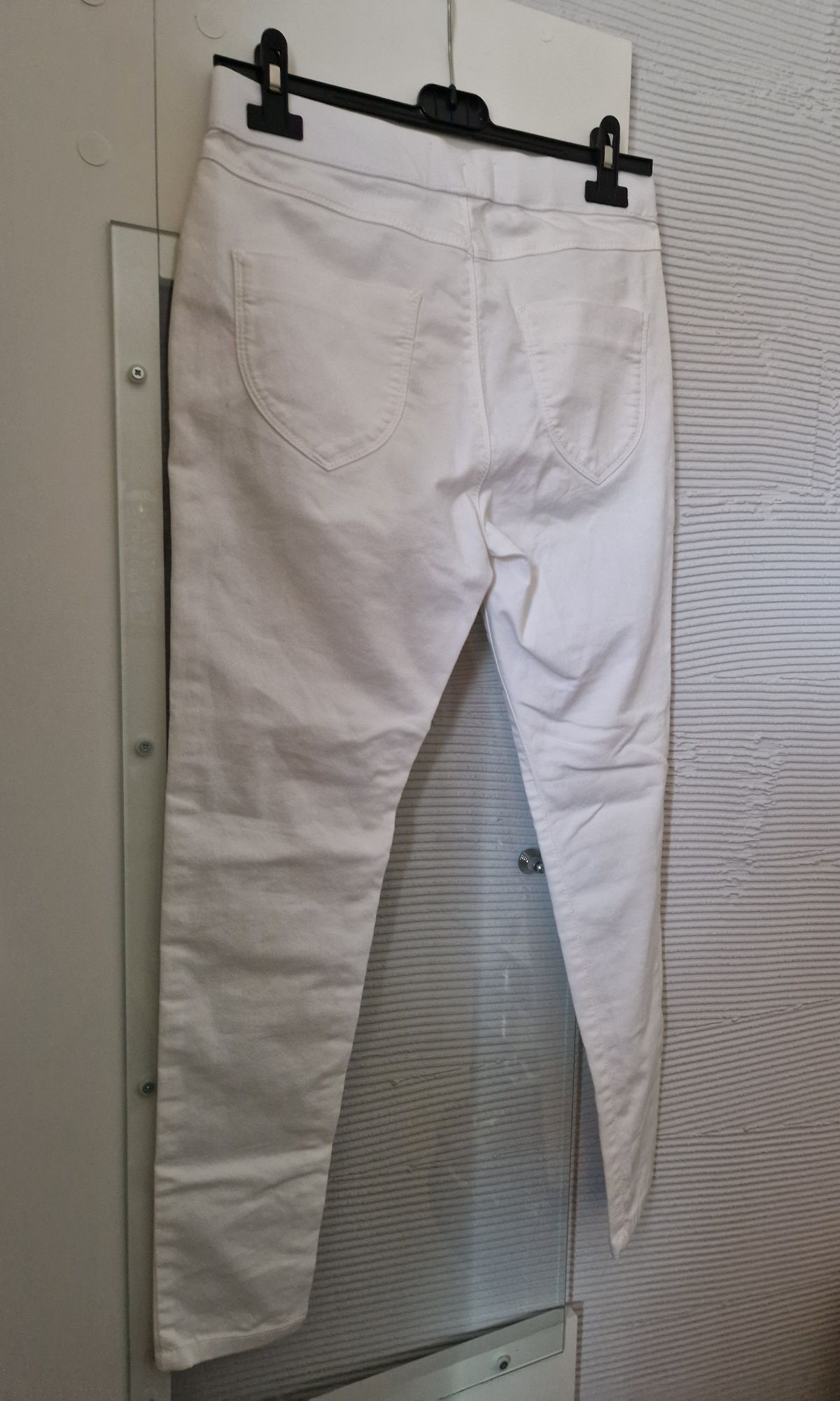 Białe legginsy/spodnie rozmiar M nowe