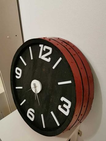 Relógio vintage retro feito com tampo pipa de vinho: arte adega barato