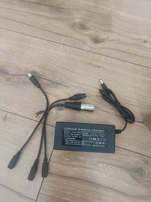 Ładowarka  zasilacz 3in1 42V do pojazdów elektrycznych hulajnogi rower