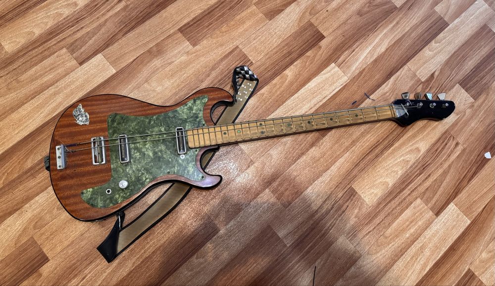 Продам вінтажну бас-гітару (Тоніка / Урал)