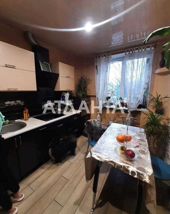 Продам 3-х ком.квартиру,  можно под коммерцию!