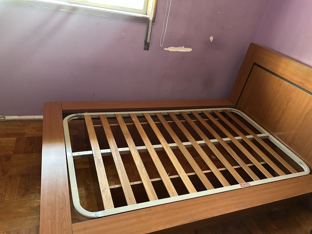 Cama 180cm por 150cm “King Size” com Estrado