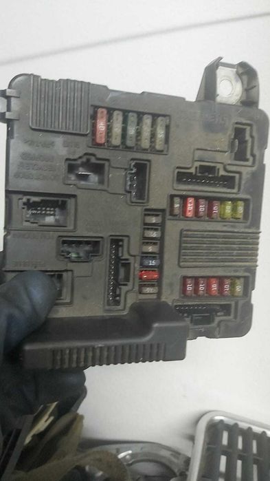 Caixa  fusíveis megane 2