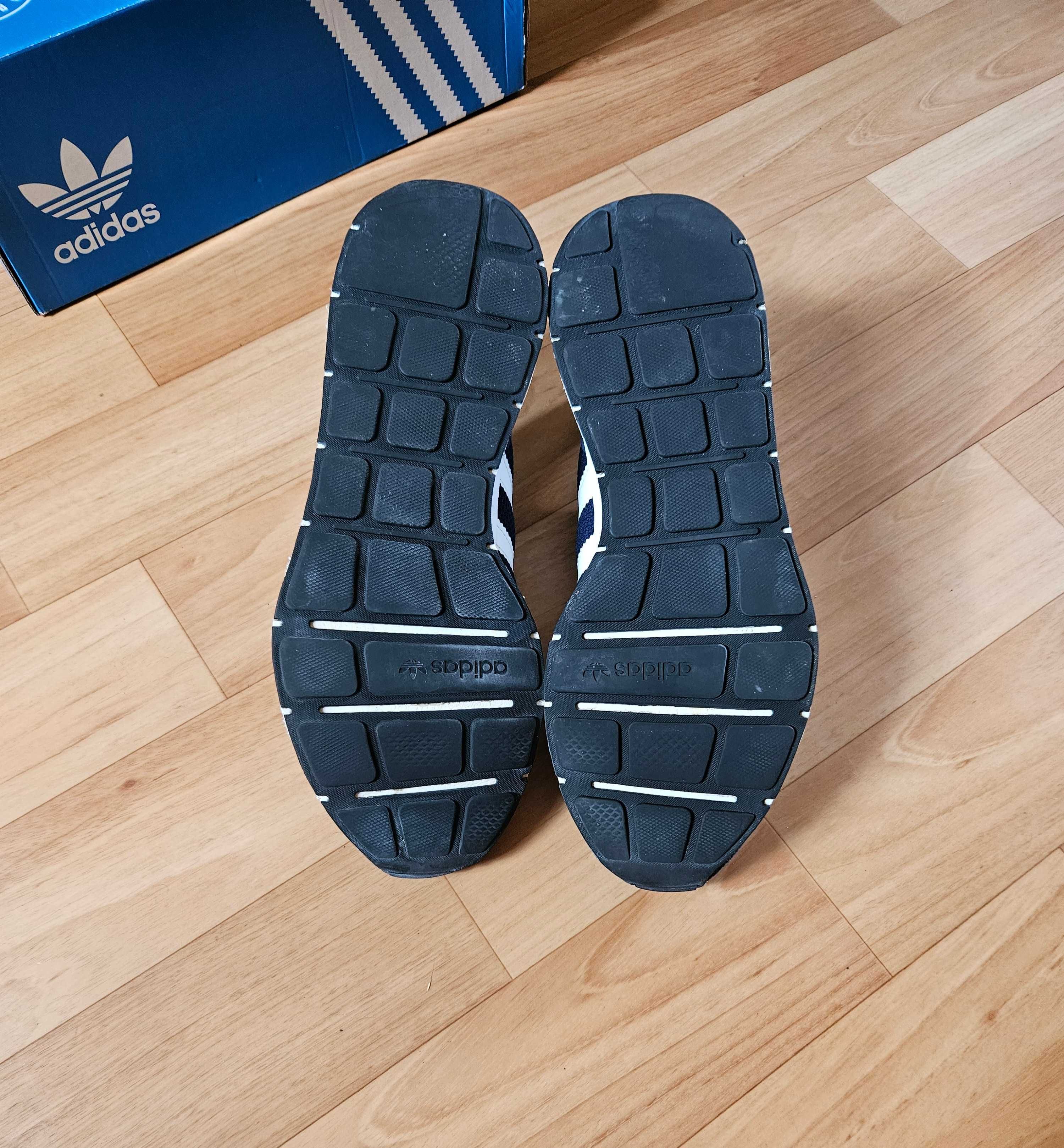 Adidas Originals SWIFT RUN / 30.5CM Кросівки Чоловічі Кроссовки