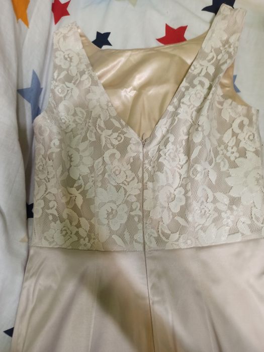 Sukienka kremowa z kokardą