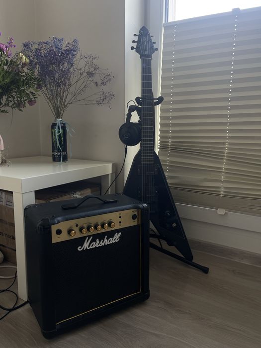gitara Harley Benton flying V