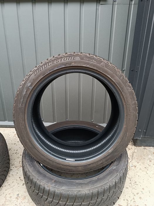Зимові шини 215/45/17 Bridgestone Blizzak LM-32
