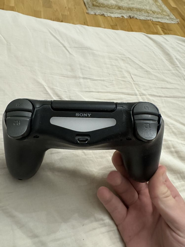 Dualshock 4 контроллер