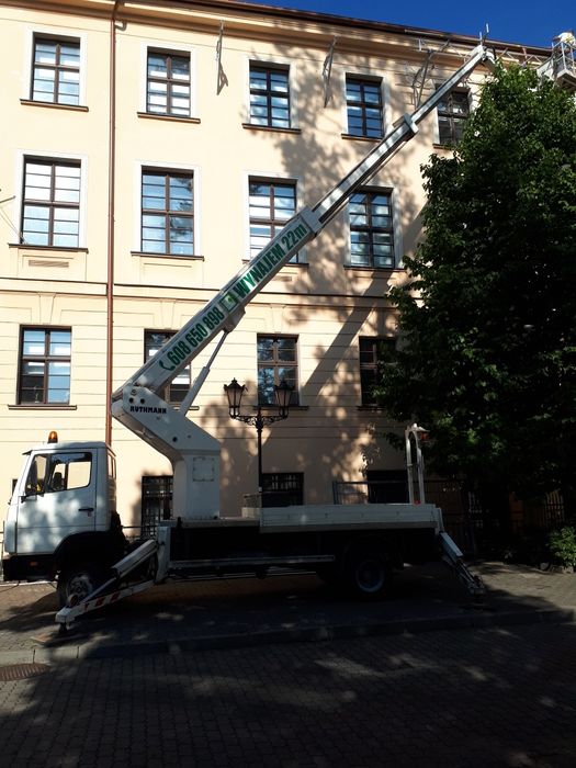 Wycinka drzew oraz przycinanie   z podnośnika  zwyżka Toruń wynajem