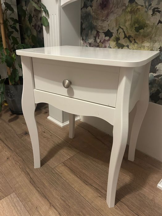 Stoliczek nocny biały