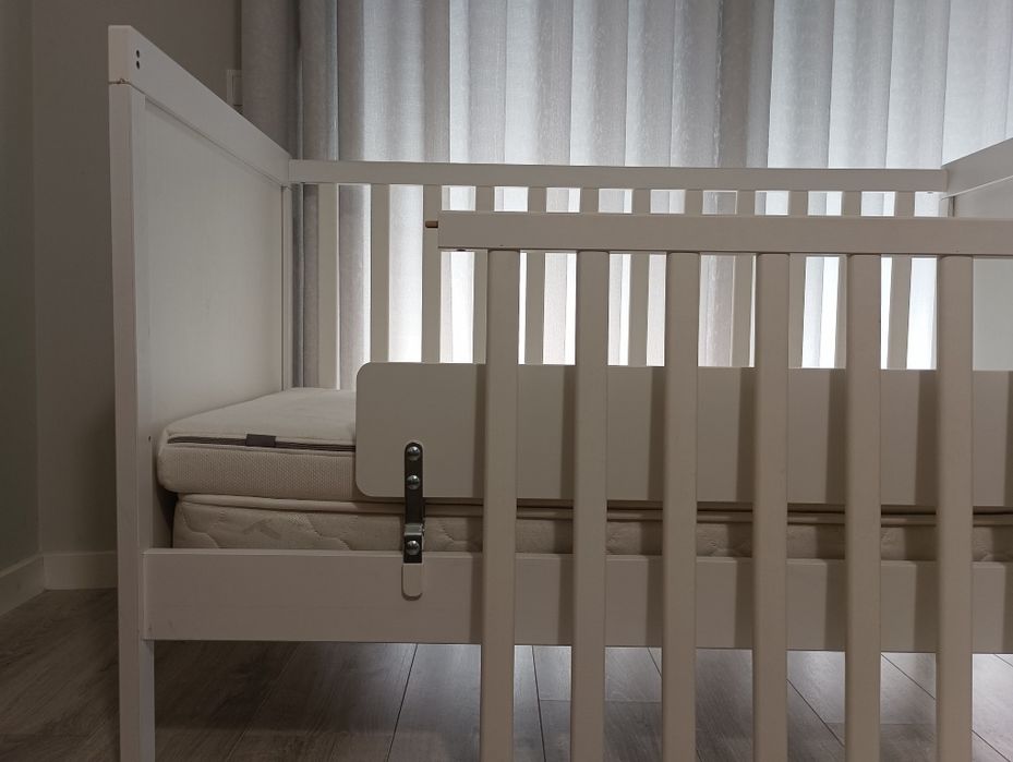 Berço com 2 colchões