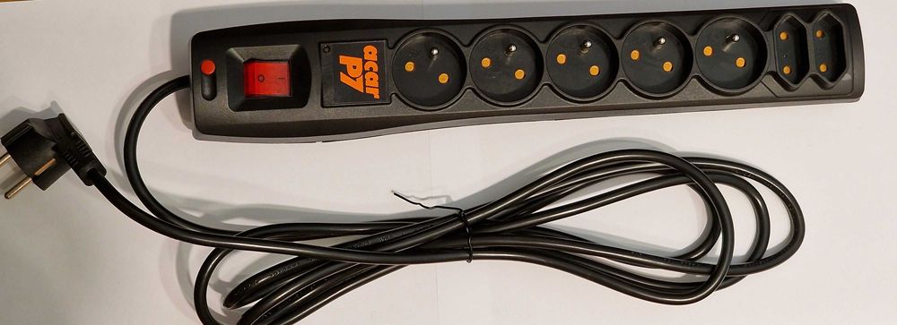 Listwa ACAR P7 (3 m) Czarny Przeciwprzepięciowa
