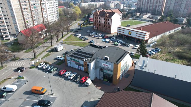 Lokal użytkowy, duży parking przed lokalem