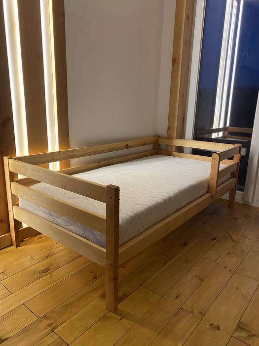 Ліжко free з дерева дитяче