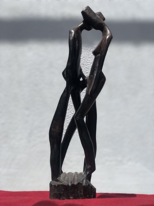 Estátua em pau preto