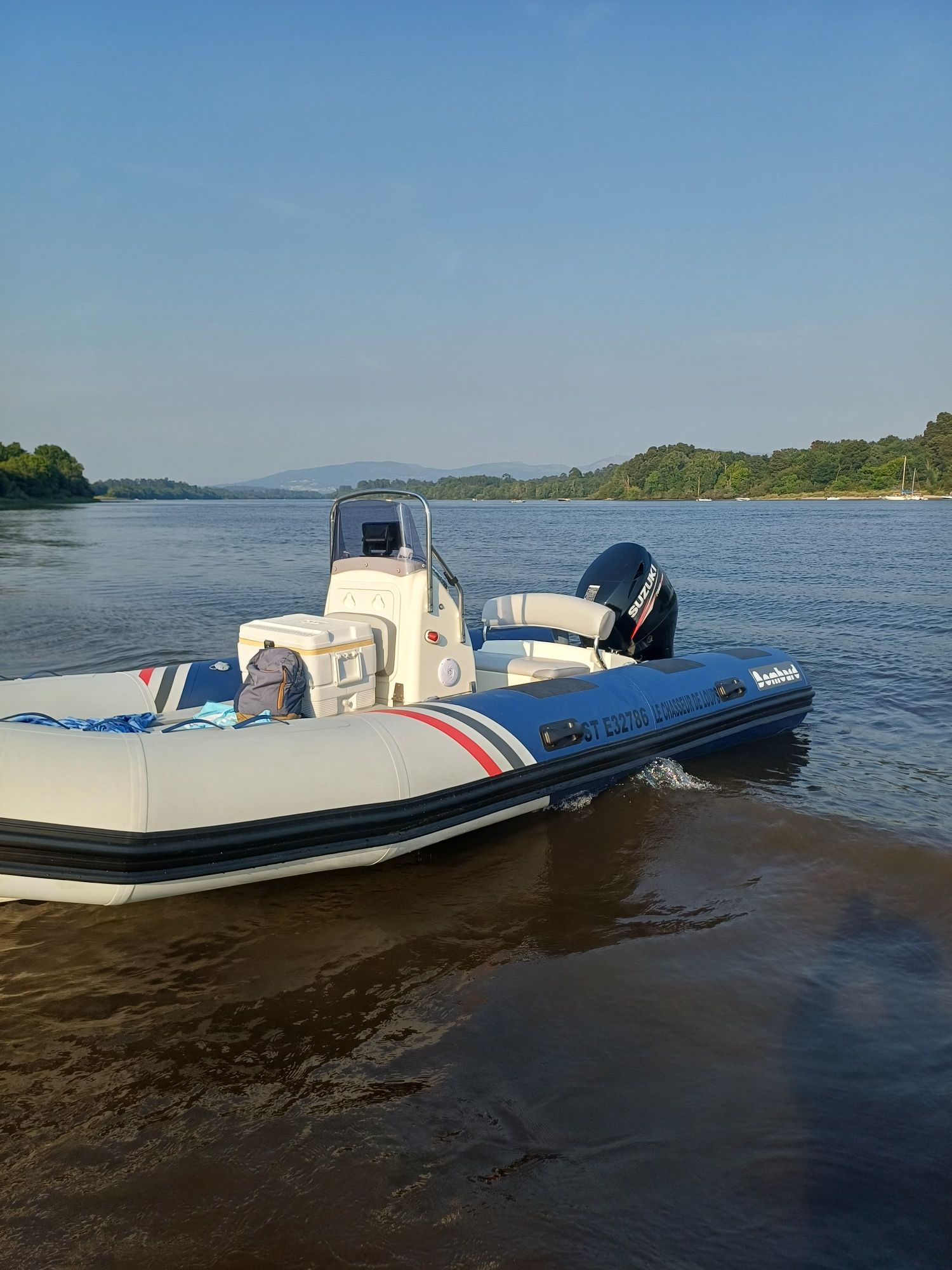 Barco semi rigido bombard