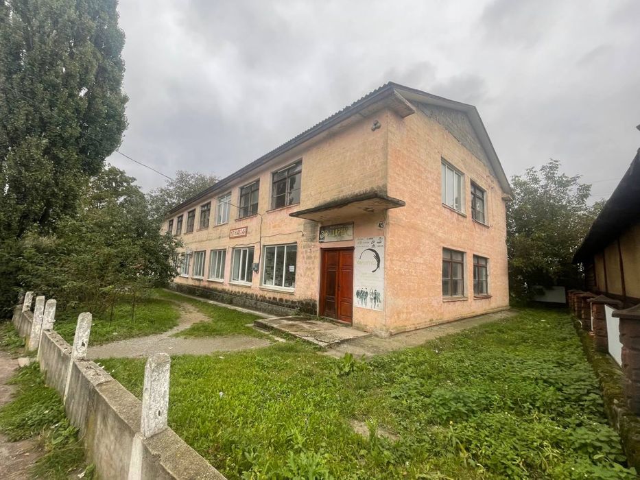 Комерційне приміщення 50 м² у центрі Романківців — другий поверх