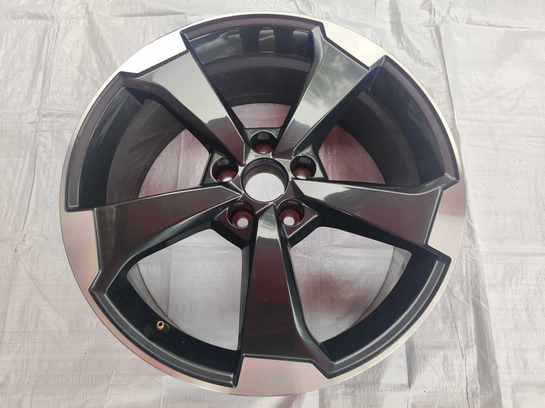 Felga Aluminiowa 19 cali   Audi Q2 SQ2 81A Rotor Oryginał