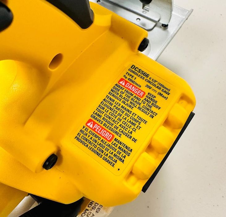 DeWALT DCS566B акумуляторна дискова пила 20V MAX 165 мм