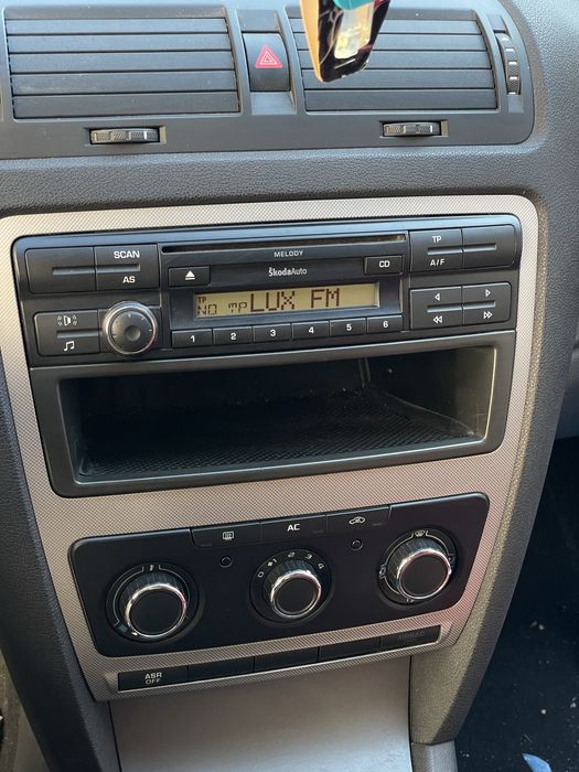 магнітола + перехідна рамка skoda